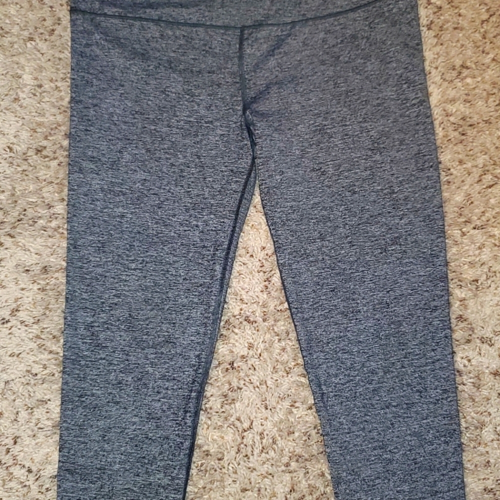 Victoria's Secret Knock Out Capri Work out leggings/joggers. VS Sport. Like New.
